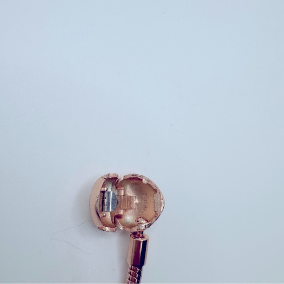 🆕Moments Heart Clasp Snake Chain Bracelet - Picture 7 of 8